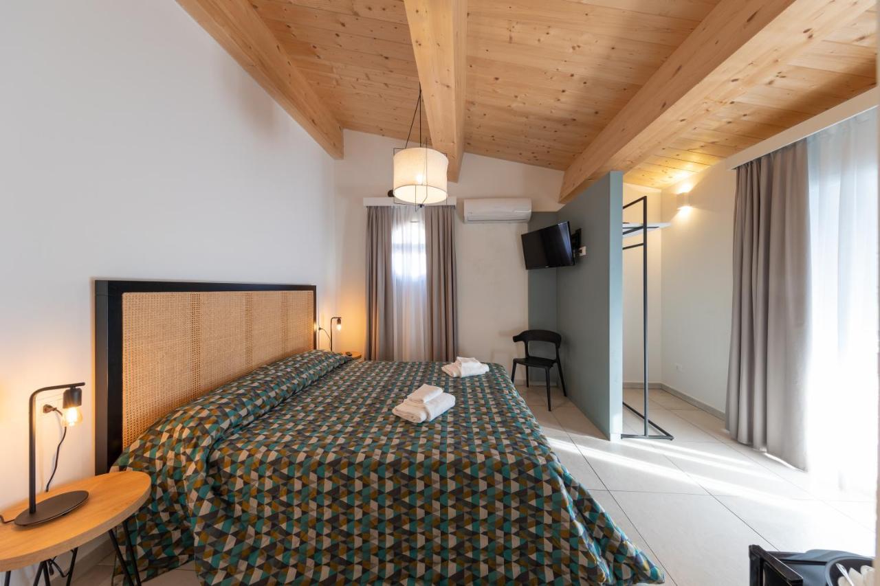 Via Siena 4 - Suites & Rooms 마리나디세시나 외부 사진